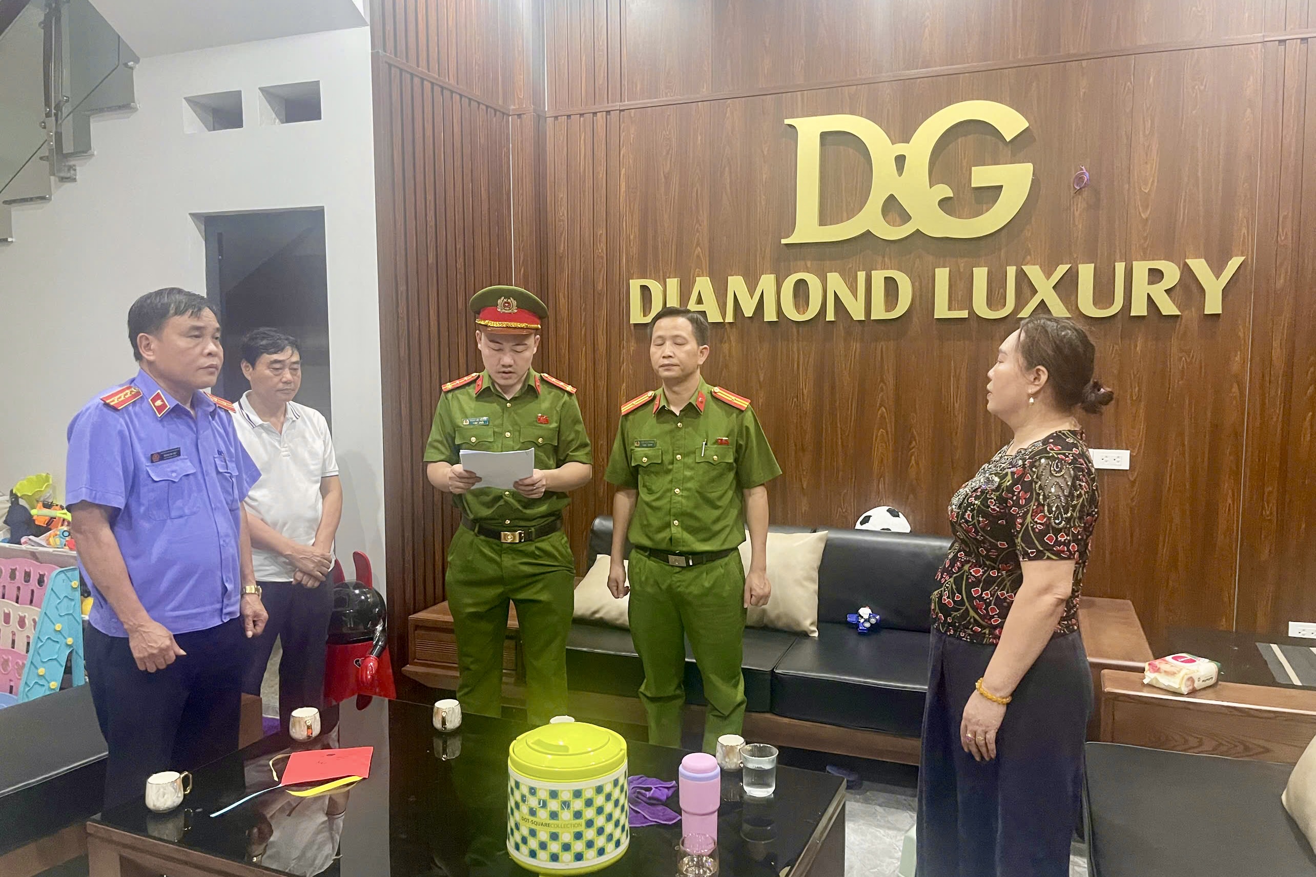 VKSND tỉnh Thanh Hoá phê chuẩn khởi tố 22 bị can trong đường dây buôn lậu kim cương