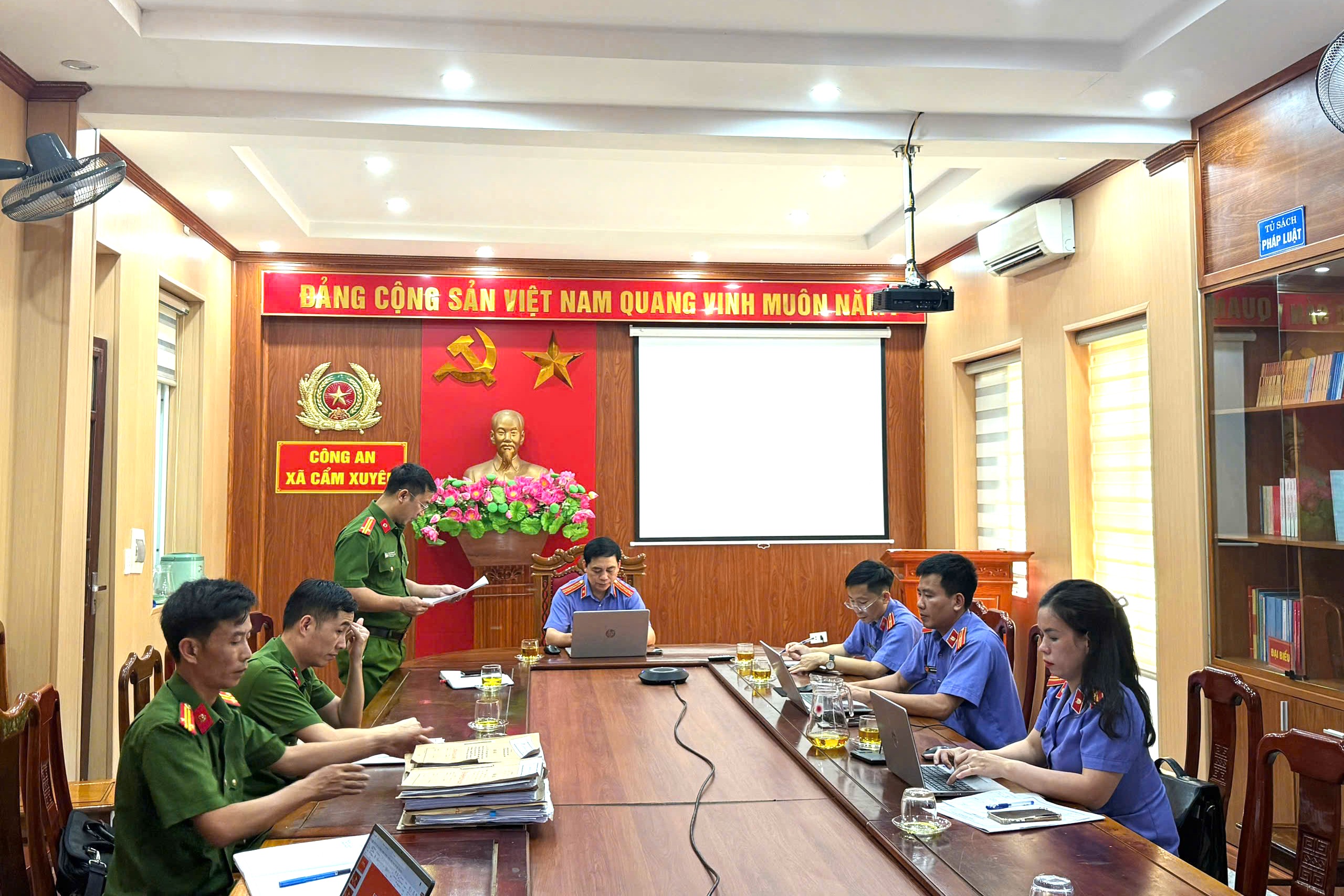 Trực tiếp tiếp nhận, giải quyết nguồn tin về tội phạm tại 15 Công an cấp xã trên địa bàn
