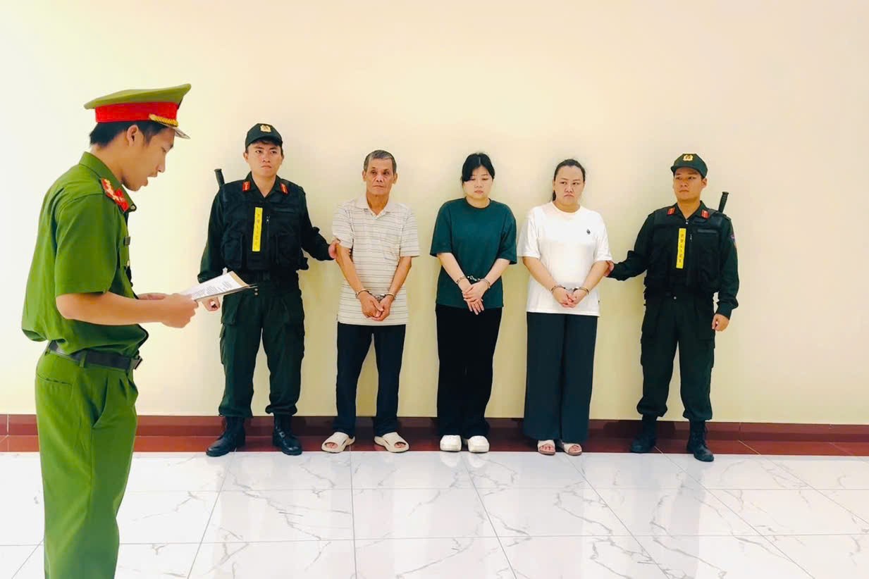 Khởi tố nhóm đối tượng làm giả hồ sơ, hô biến thiết bị Trung Quốc thành hàng Canada