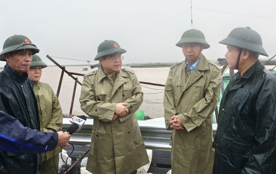 Bí thư Tỉnh ủy Quảng Ninh kiểm tra công tác khắc phục hậu quả bão số 1 tại Móng Cái
