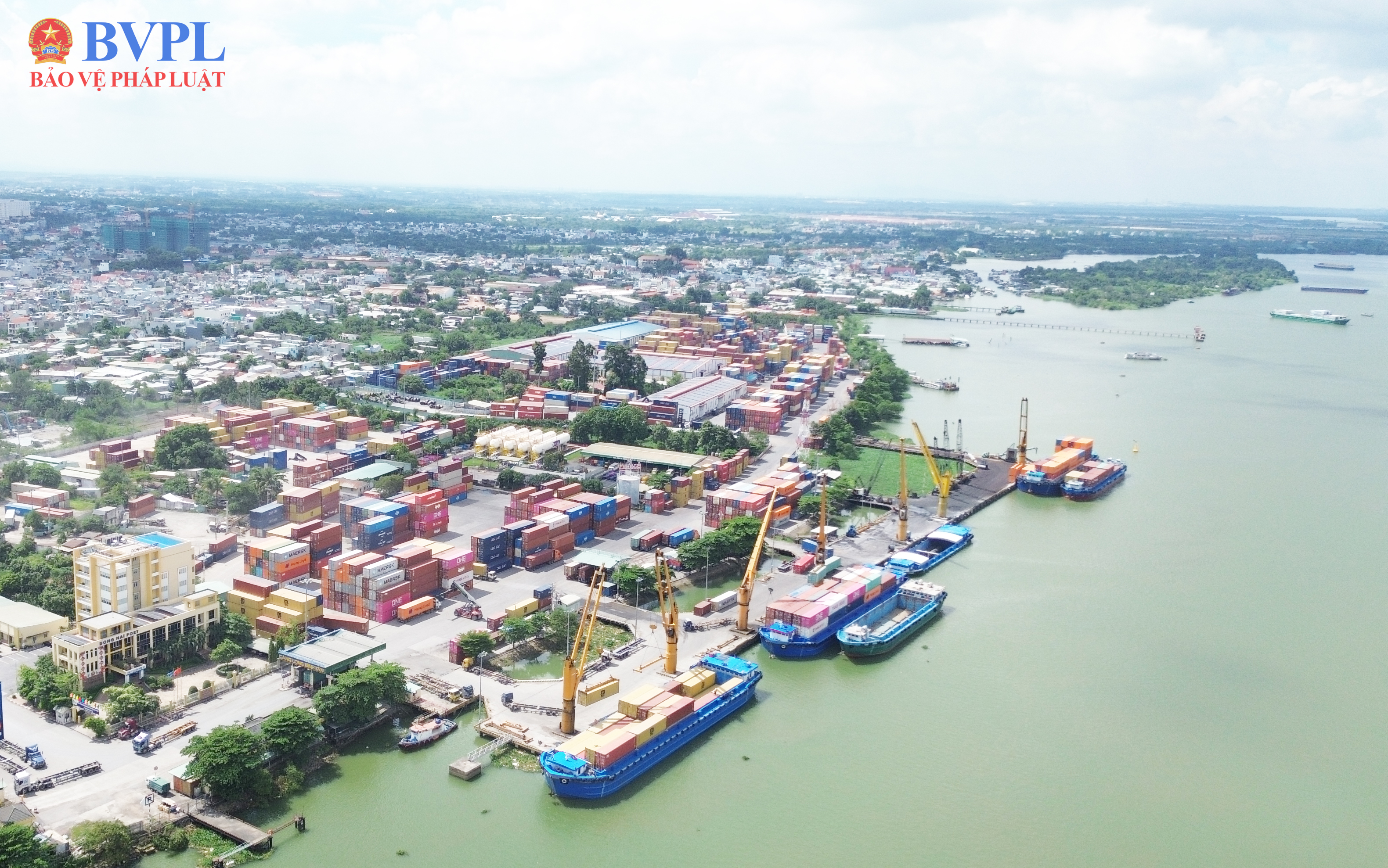 Sản xuất công nghiệp tăng trưởng hơn 12 , xuất siêu 4,2 tỉ USD sau 6 tháng