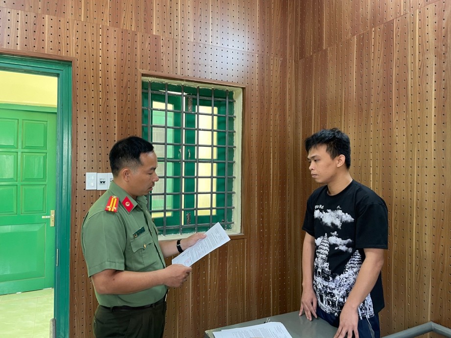 Đề nghị truy tố đối tượng mua bán trái phép thông tin về tài khoản ngân hàng