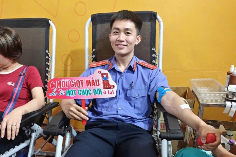 VKSND khu vực 8, tỉnh Hưng Yên Lan tỏa yêu thương qua chương trình hiến máu tình nguyện