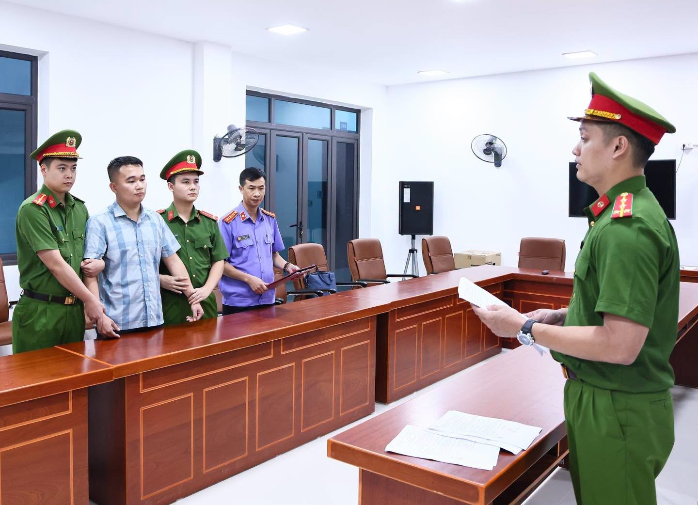 Phê chuẩn bắt khẩn cấp Giáo viên Trường THPT Chuyên Tuyên Quang vụ điểm thi môn Toán bất thường