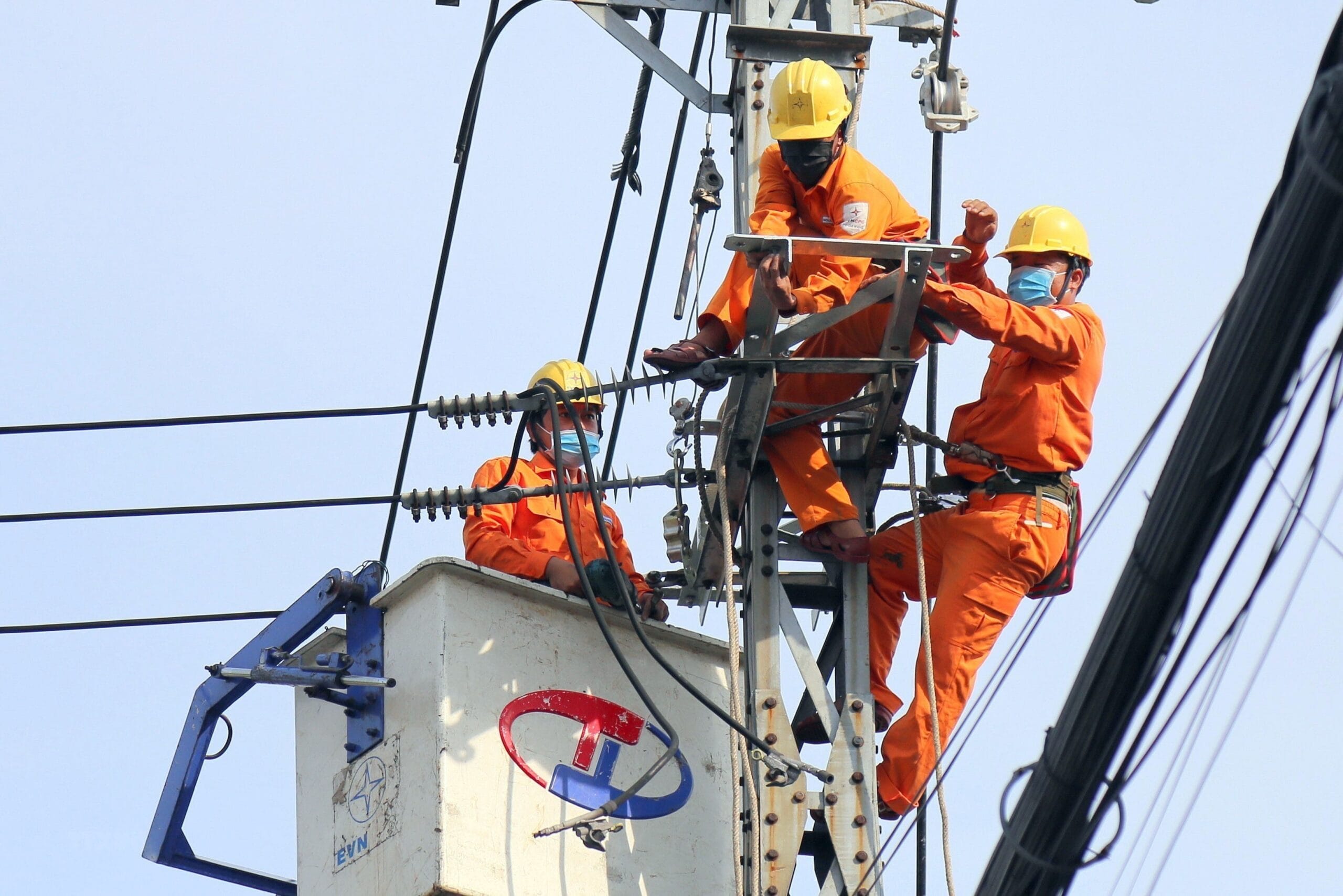 Bộ Công Thương thông tin về áp dụng giá điện giờ cao điểm với người dùng điện sinh hoạt
