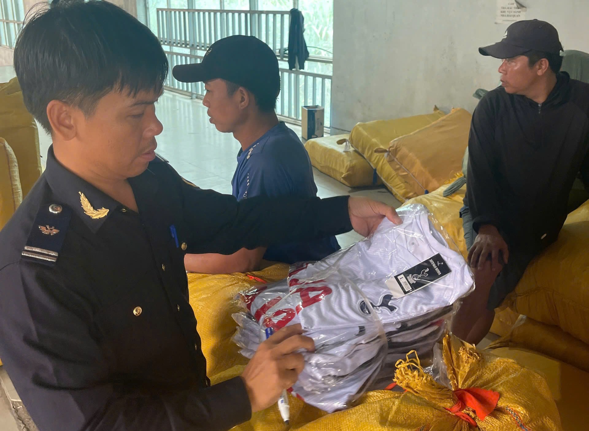Khởi tố 1 676 vụ án, 2 789 đối tượng liên quan đến buôn lậu, gian lận thương mại và hàng giả