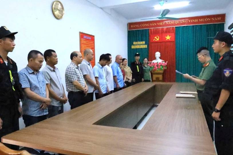 Phê chuẩn khởi tố 2 Phó Chủ tịch xã và 10 bị can liên quan vụ tham ô tiền công đức