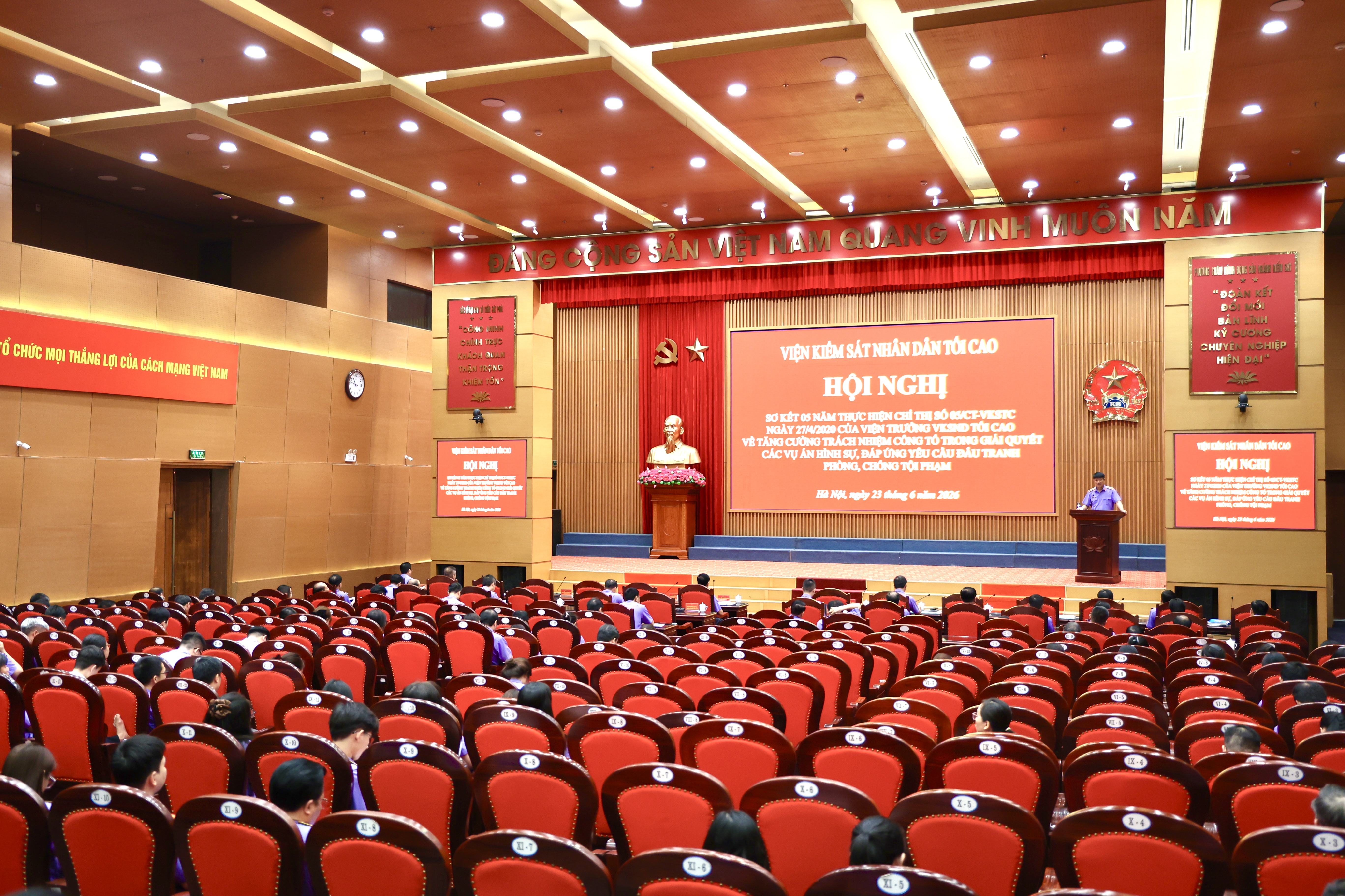Thực hiện chủ trương “công tố chủ động, thực chất, hiệu quả và kiểm soát chặt chẽ quyền lực tư pháp”