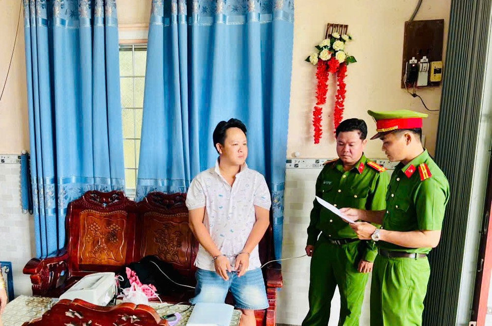 Triệt phá 2 đường dây cá độ bóng đá, mua bán số lô, số đề