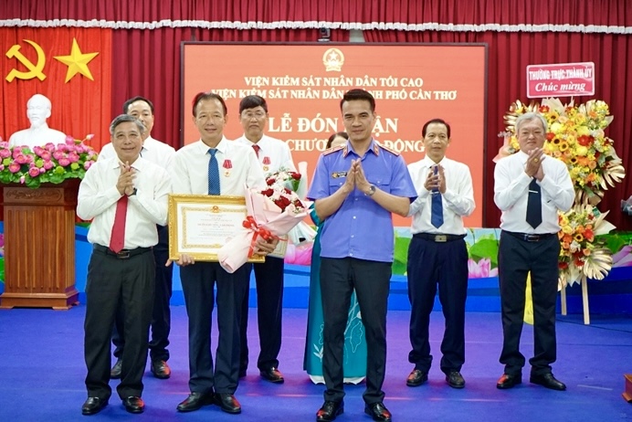 Lấy ý kiến nhân dân đối với các cá nhân đề nghị tặng Huân chương Lao động theo tiêu chuẩn cống hiến
