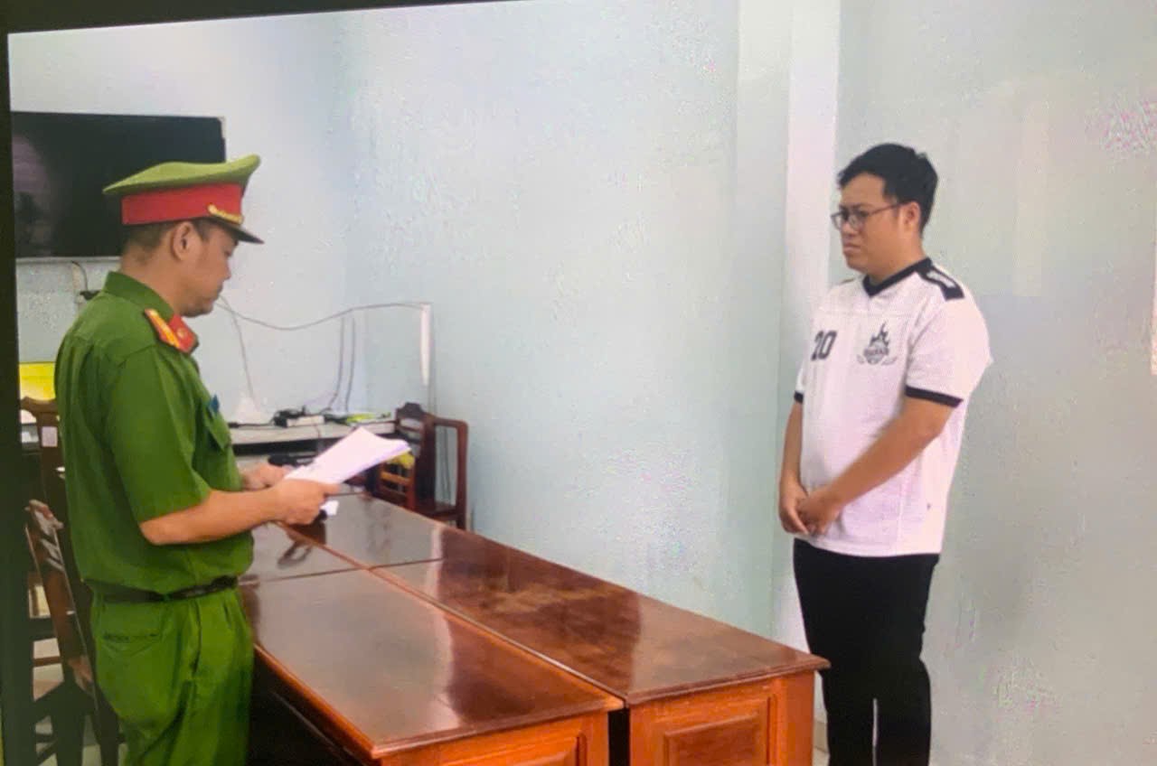 Bắt tạm giam đối tượng lừa đảo chiếm đoạt hơn 1,3 tỉ đồng