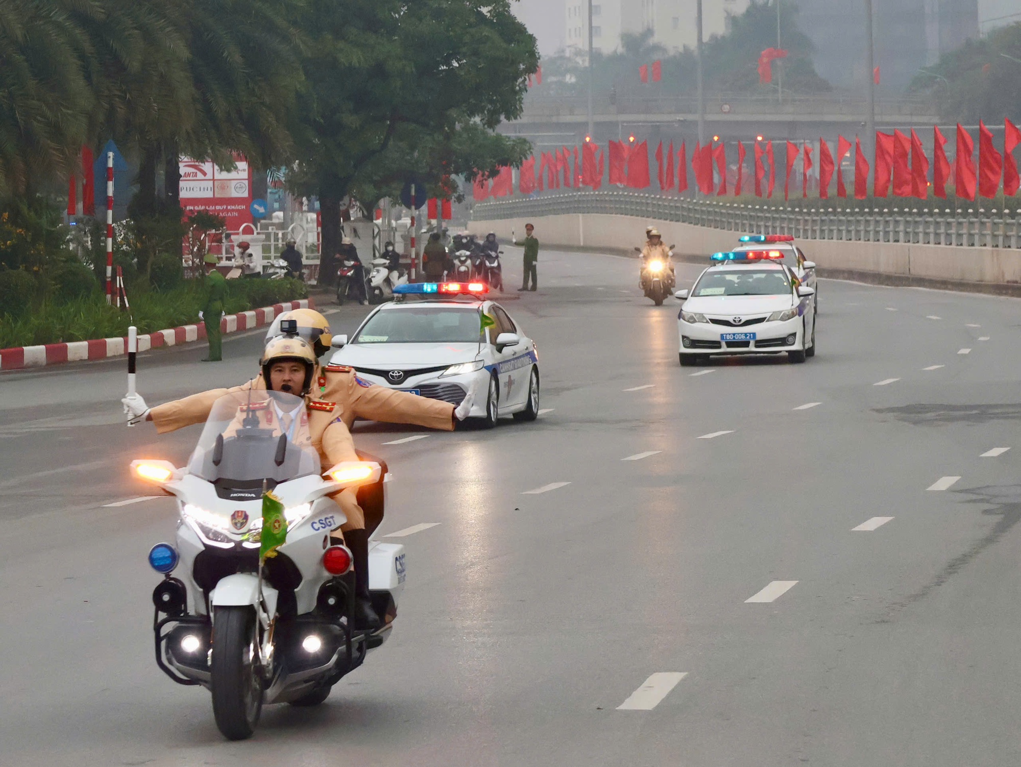 Phân luồng giao thông phục vụ Lễ kỷ niệm 80 năm Ngày truyền thống lực lượng An ninh nhân dân