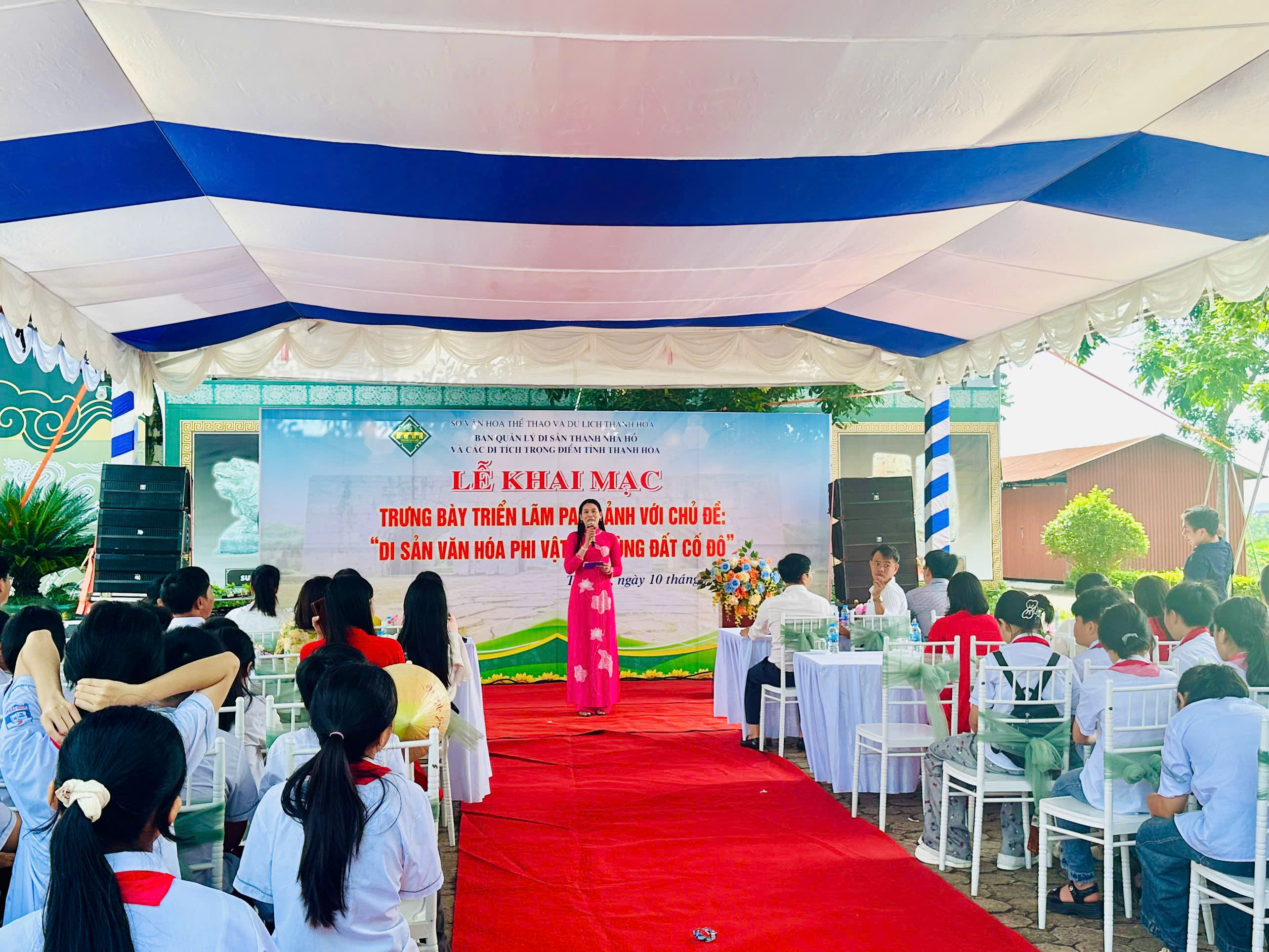 Khai mạc triển lãm ảnh “Di sản văn hóa phi vật thể vùng đất Cố đô” tại Thành Nhà Hồ