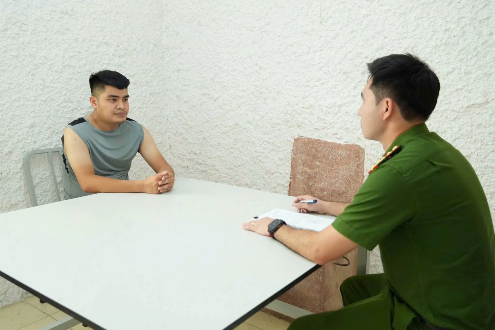 Giả danh Công an, dọa xử phạt quán nước để chiếm đoạt 100 000 đồng