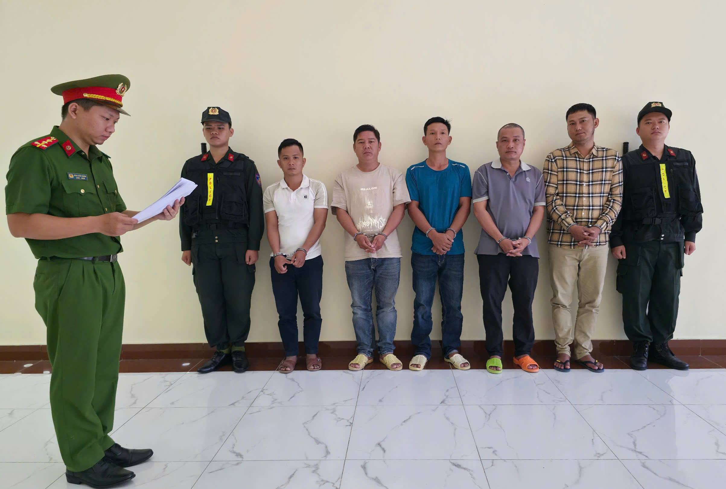 Khởi tố, bắt tạm giam 6 đối tượng về tội “Gây ô nhiễm môi trường”