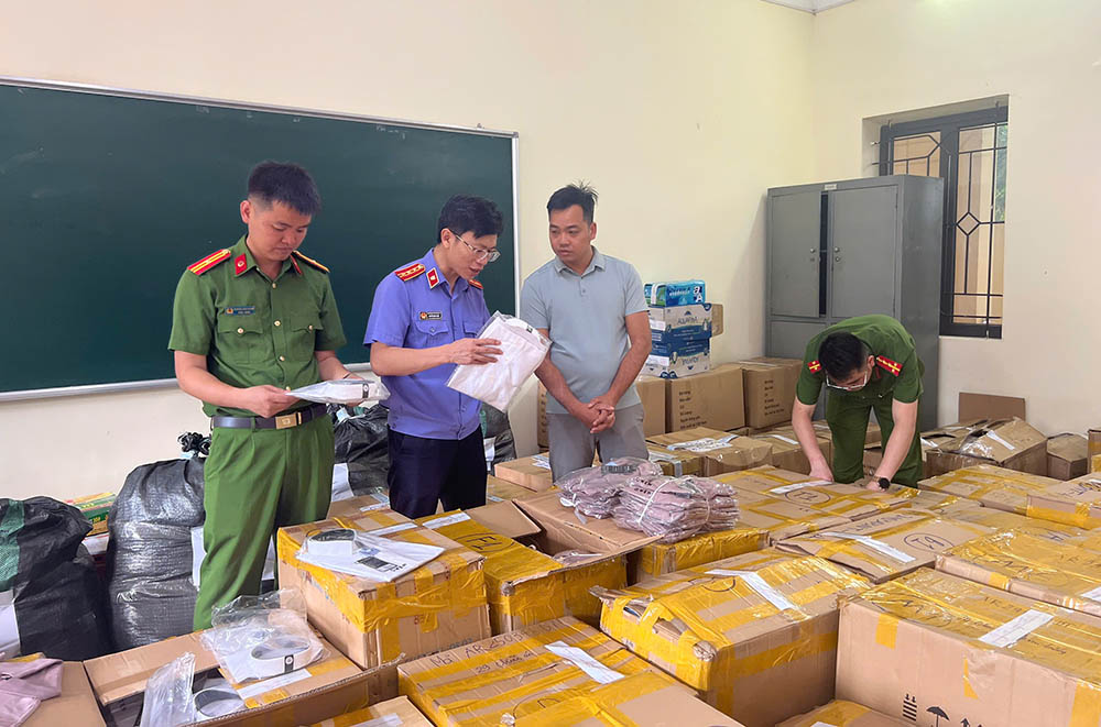 Phê chuẩn khởi tố đối tượng sản xuất hàng hoá giả mạo nhãn hiệu thời trang OWEN