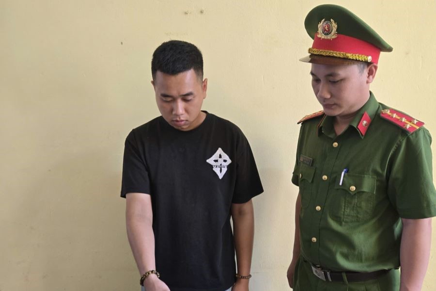 Lợi dụng việc trực, nhân viên kho trộm nguyên vật liệu bán kiếm lời