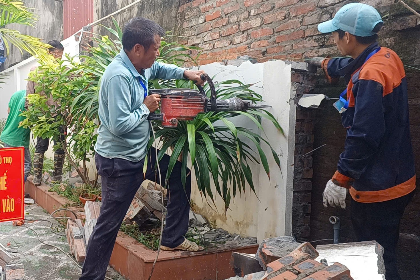 VKSND khu vực 10, tỉnh Phú Thọ kiểm sát cưỡng chế thi hành án dân sự