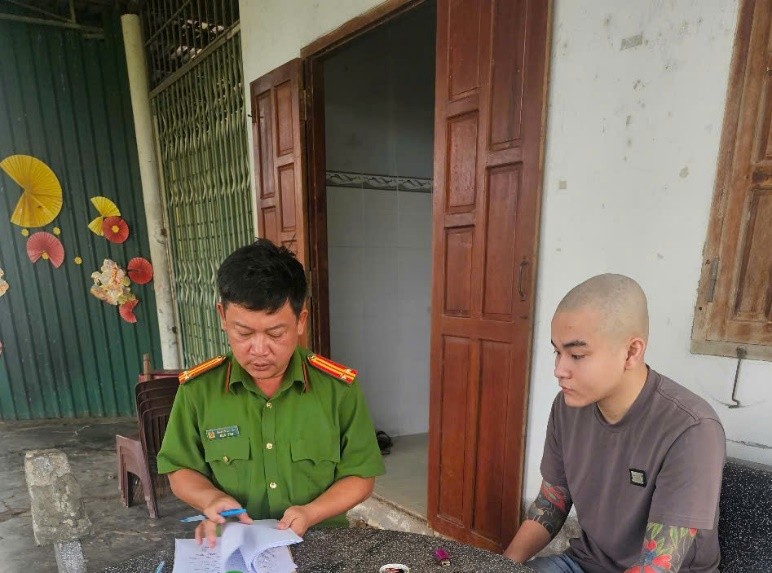 Vận động thành công đối tượng truy nã đặc biệt nguy hiểm ra đầu thú