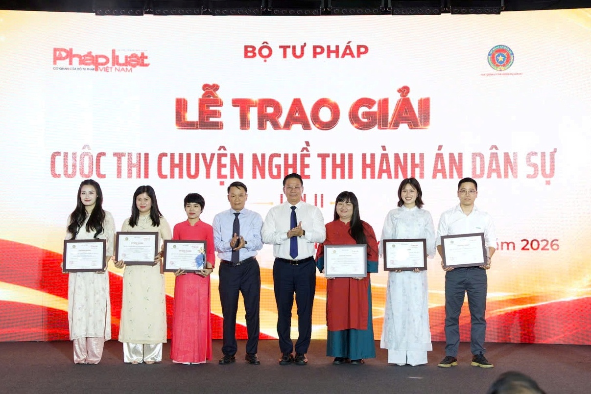 Bộ Tư pháp trao giải Cuộc thi “Chuyện nghề thi hành án dân sự” lần thứ II