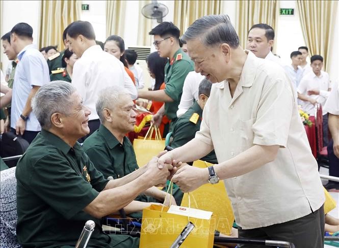 Tổng Bí thư, Chủ tịch nước Tô Lâm thăm Trung tâm Điều dưỡng thương binh Thuận Thành