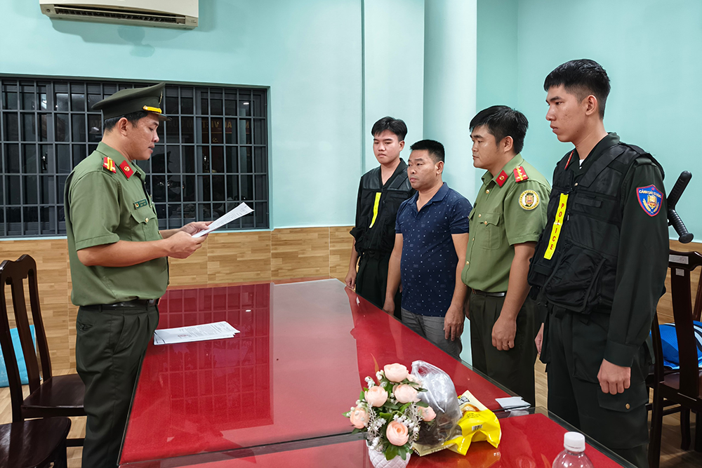 Bắt tạm giam 2 đối tượng giúp 4 công dân Trung Quốc ở lại Việt Nam trái phép