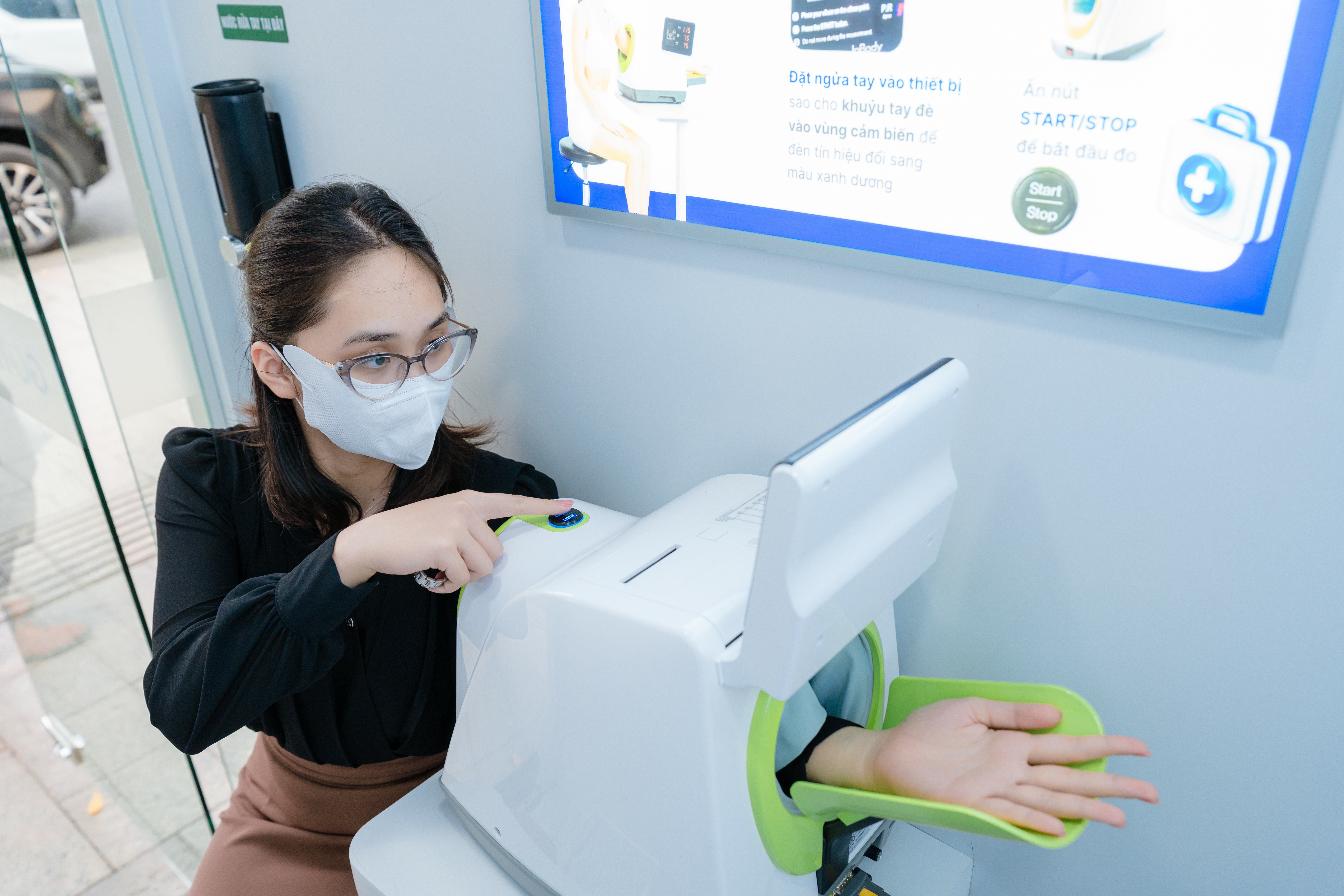 Tiện ích số đến gần hơn với cộng đồng qua Trạm Công dân số đầu tiên ở phố đi bộ Nguyễn Huệ