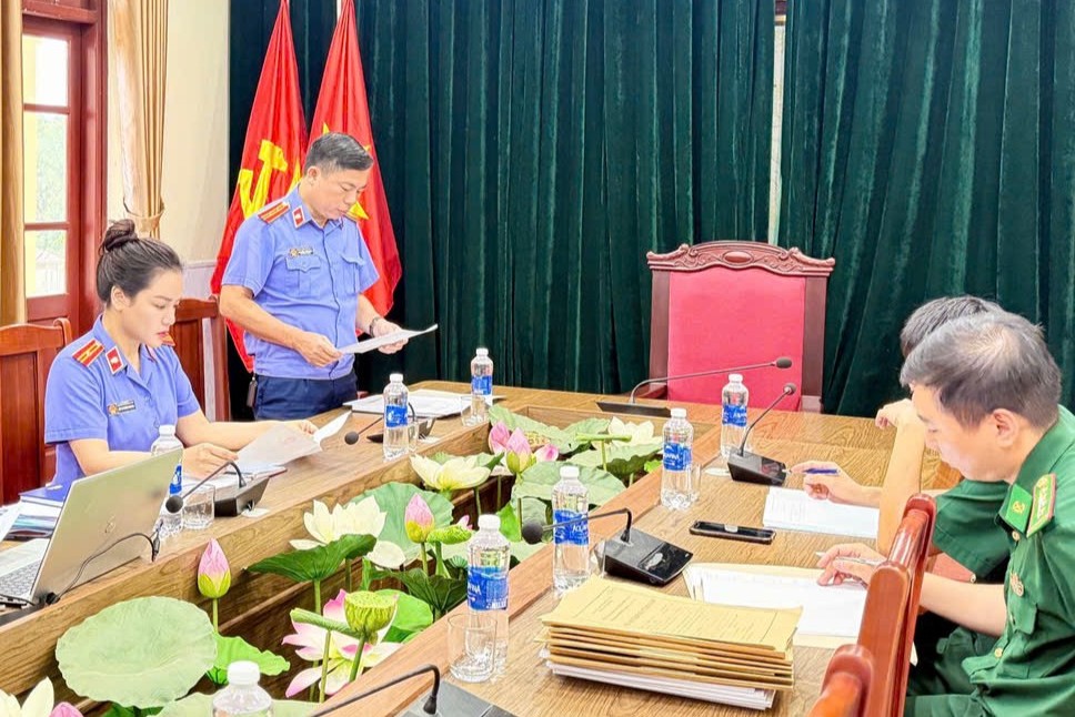 Trực tiếp kiểm sát việc tạm giữ tại Đồn Biên phòng Cửa khẩu Quốc tế Lào Cai