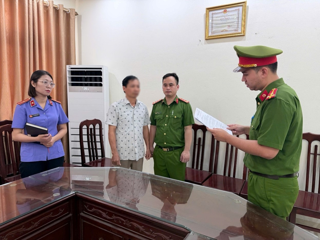 VKSND tỉnh Ninh Bình Phê chuẩn khởi tố 4 bị can chi tiêu trái quy định 1,4 tỉ đồng tiền ngân sách