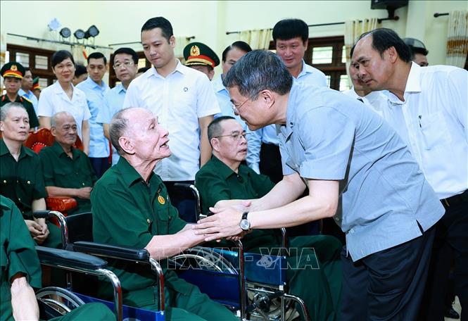 Thủ tướng Lê Minh Hưng Tiếp nối truyền thống uống nước nhớ nguồn , chăm lo tốt hơn cho người có công