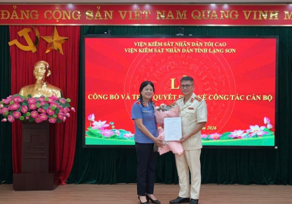 VKSND tỉnh Lạng Sơn công bố và trao quyết định về công tác cán bộ