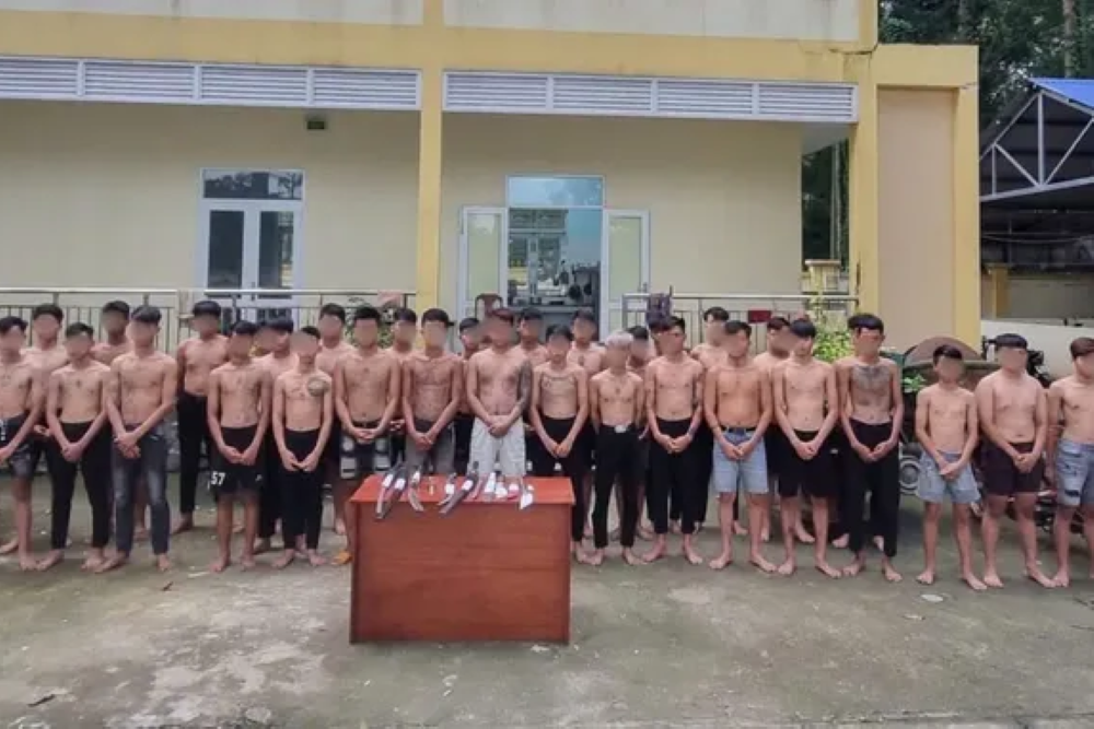 Ngăn chặn vụ hỗn chiến của hai nhóm thanh thiếu niên, thu giữ hàng chục hung khí