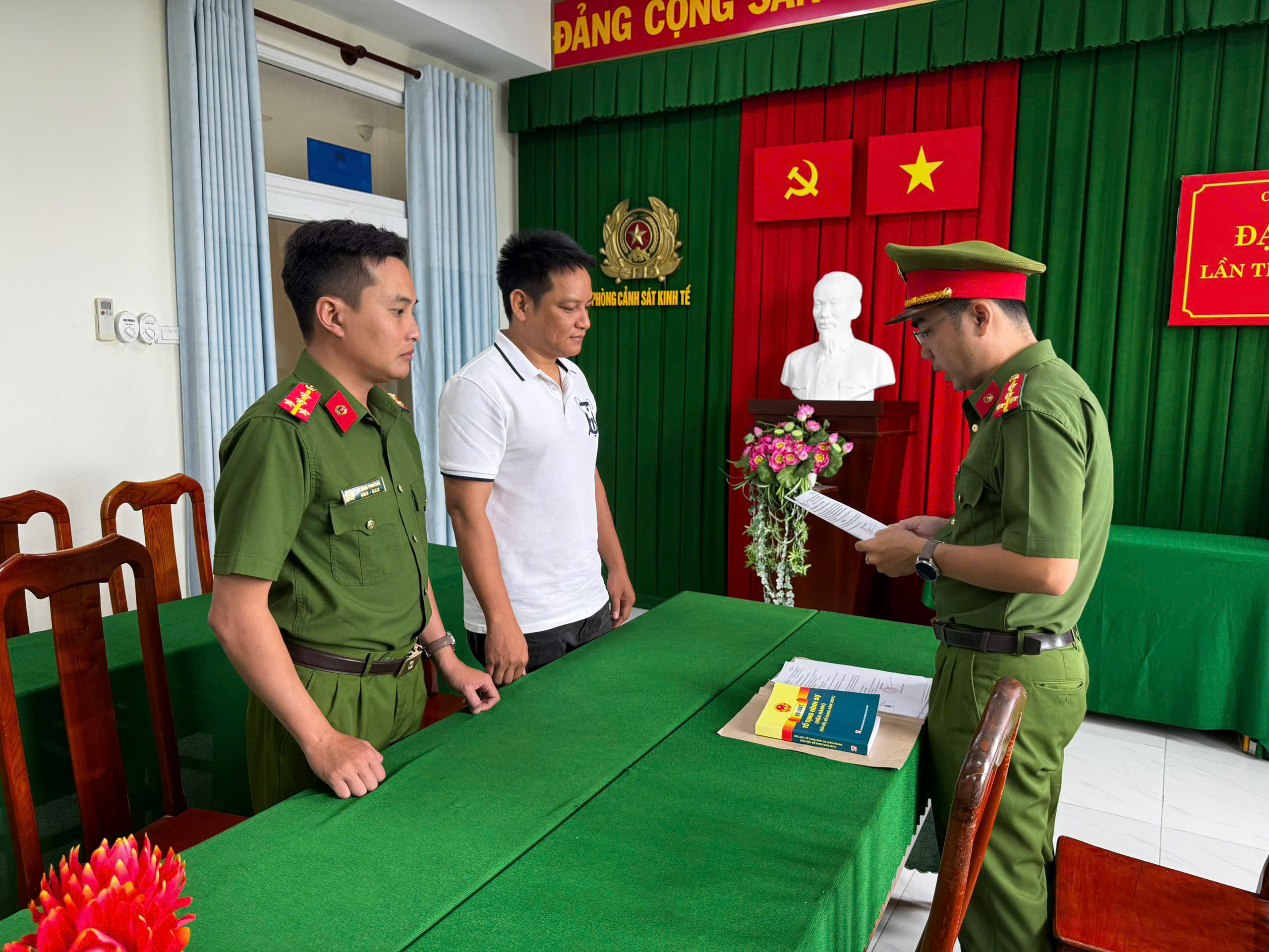 Khởi tố vụ án xâm phạm quyền sở hữu công nghiệp tại Vĩnh Long
