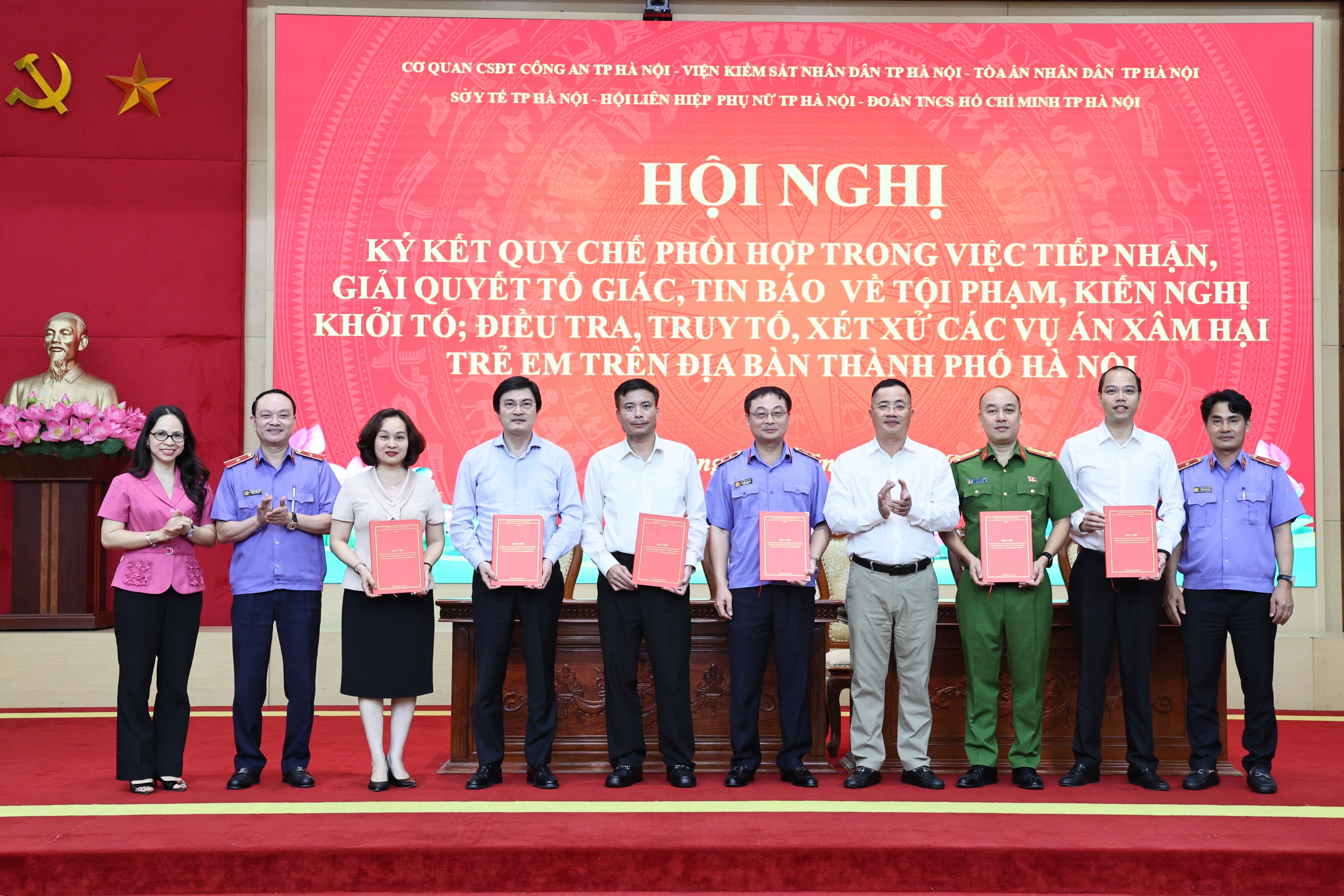 VKSND TP Hà Nội ký quy chế phối hợp giải quyết các vụ án xâm hại trẻ em