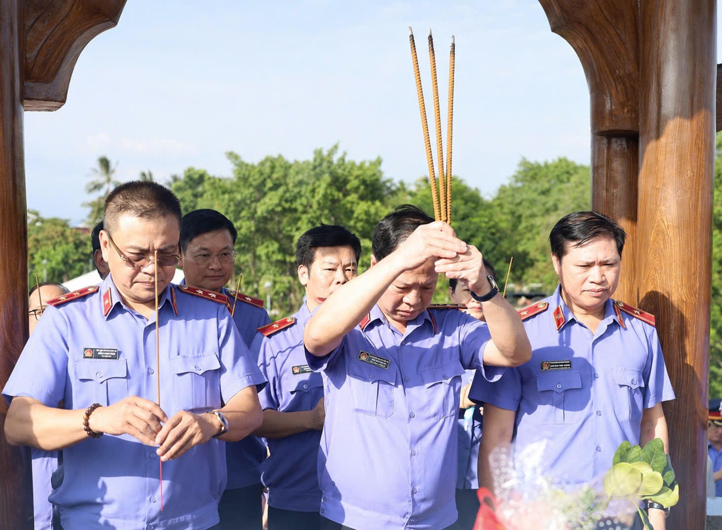 Phó Viện trưởng VKSND tối cao Trần Hải Quân dẫn đầu đoàn về nguồn, tri ân tại Quảng Trị