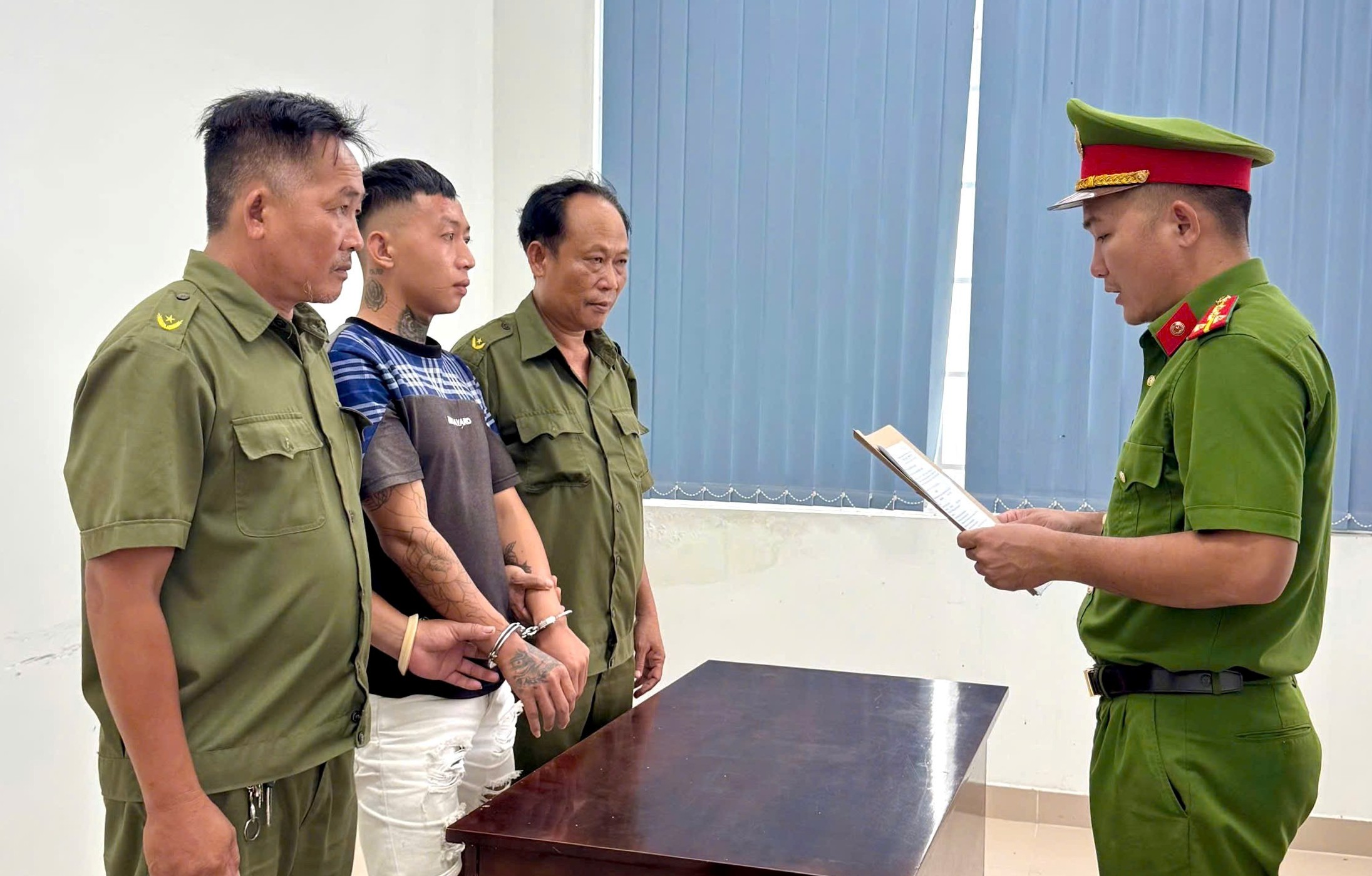 Khởi tố, bắt tạm giam 2 bị can về tội “sử dụng trái phép chất ma túy”