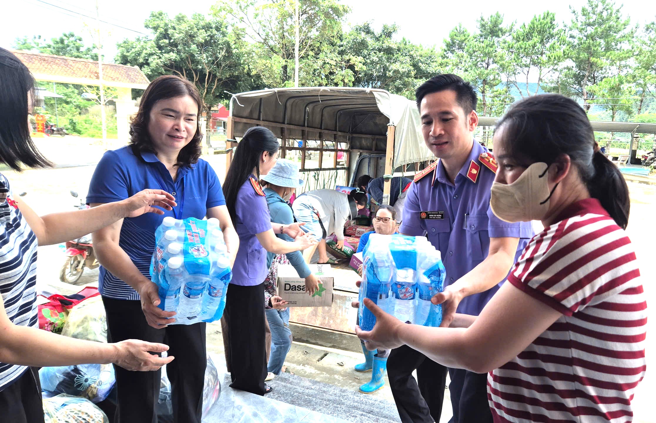 VKSND khu vực 2, tỉnh Lai Châu chung tay ủng hộ người dân vùng lũ Mường Than
