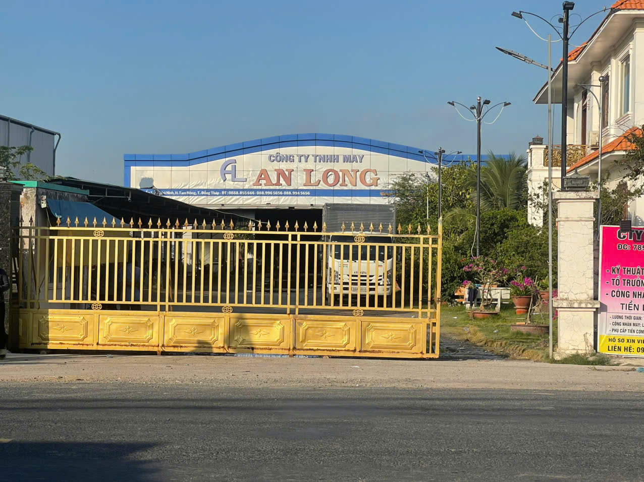Huy động nhiều lực lượng dập tắt vụ cháy tại Công ty May An Long tỉnh Đồng Tháp