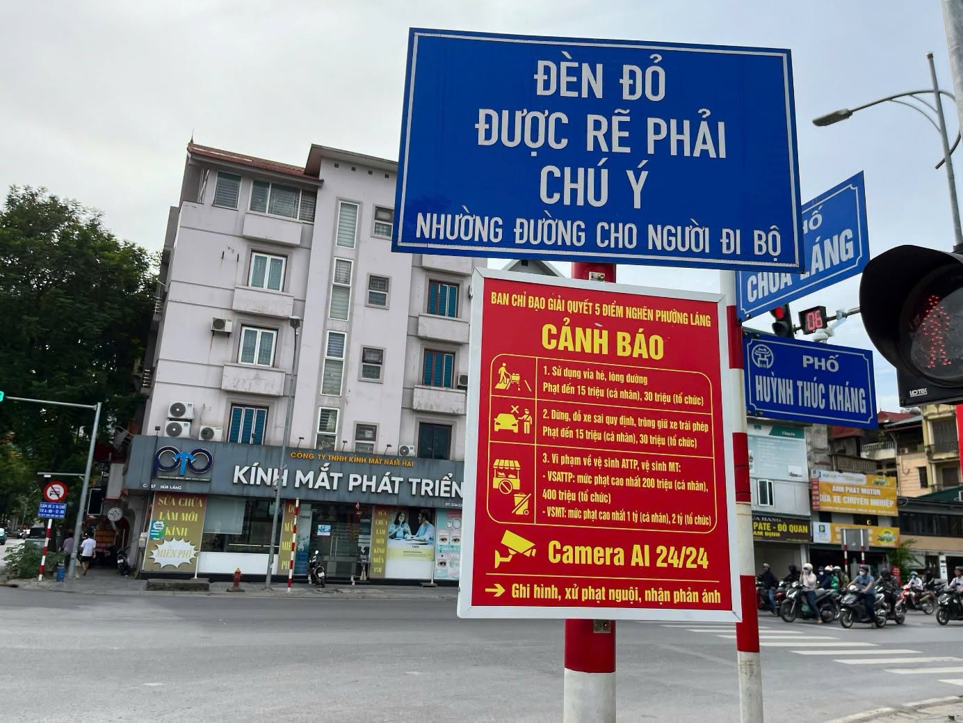 Tăng cường quản lý đô thị bằng biển cảnh báo và camera AI