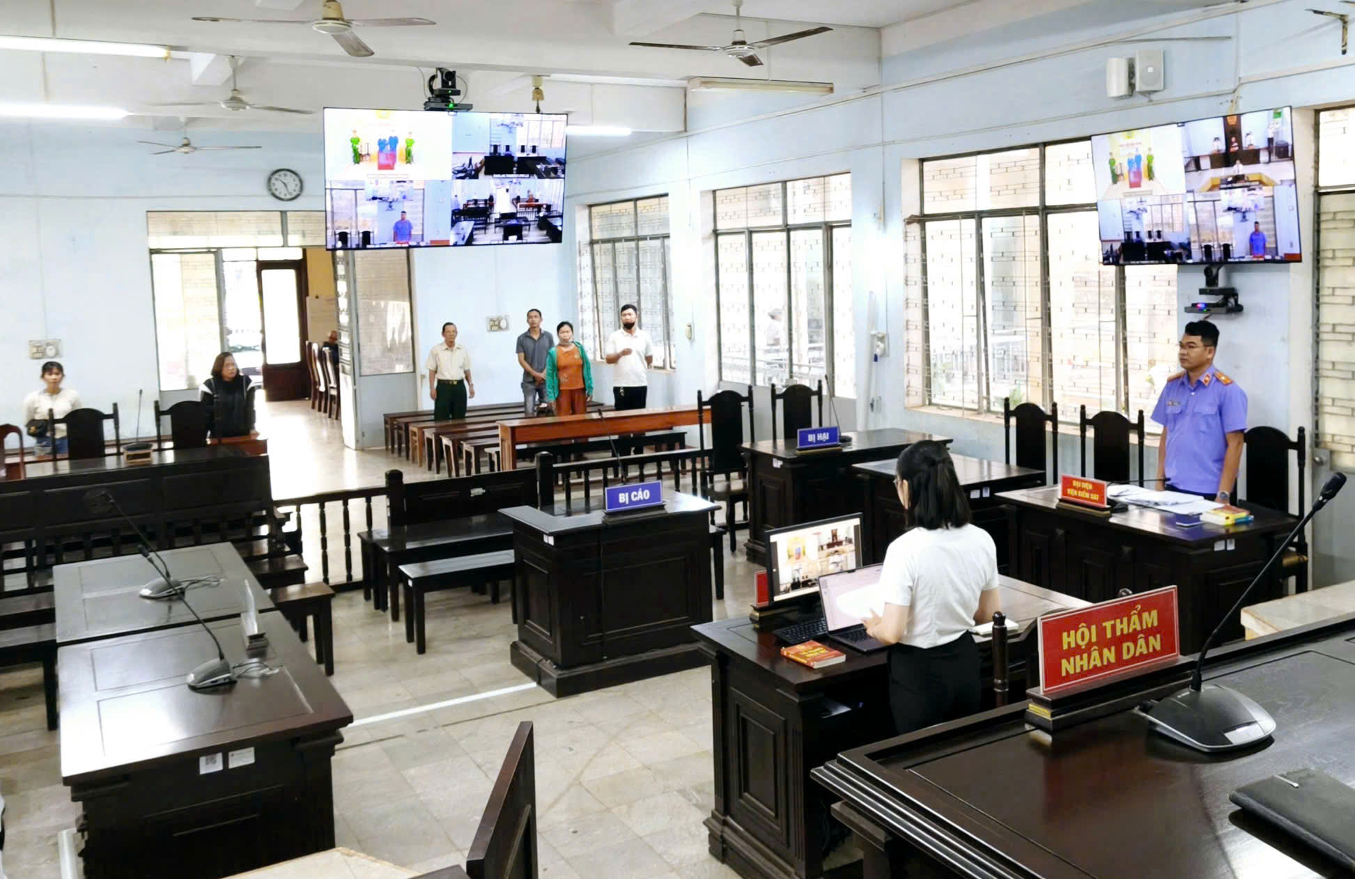 VKSND khu vực 1 - Đắk Lắk phối hợp xét xử trực tuyến 9 vụ án hình sự