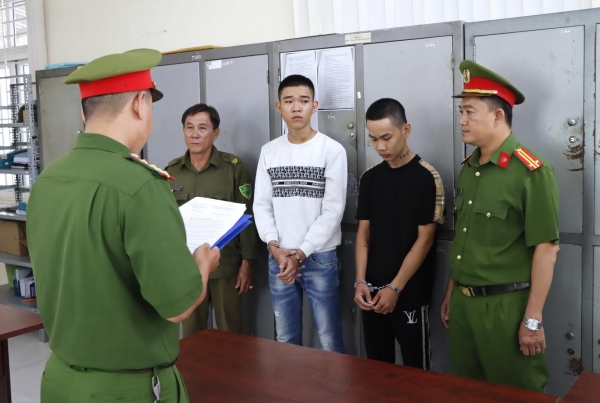 Khởi tố 2 đối tượng gây rối trật tự công cộng tại quán bia Avatar