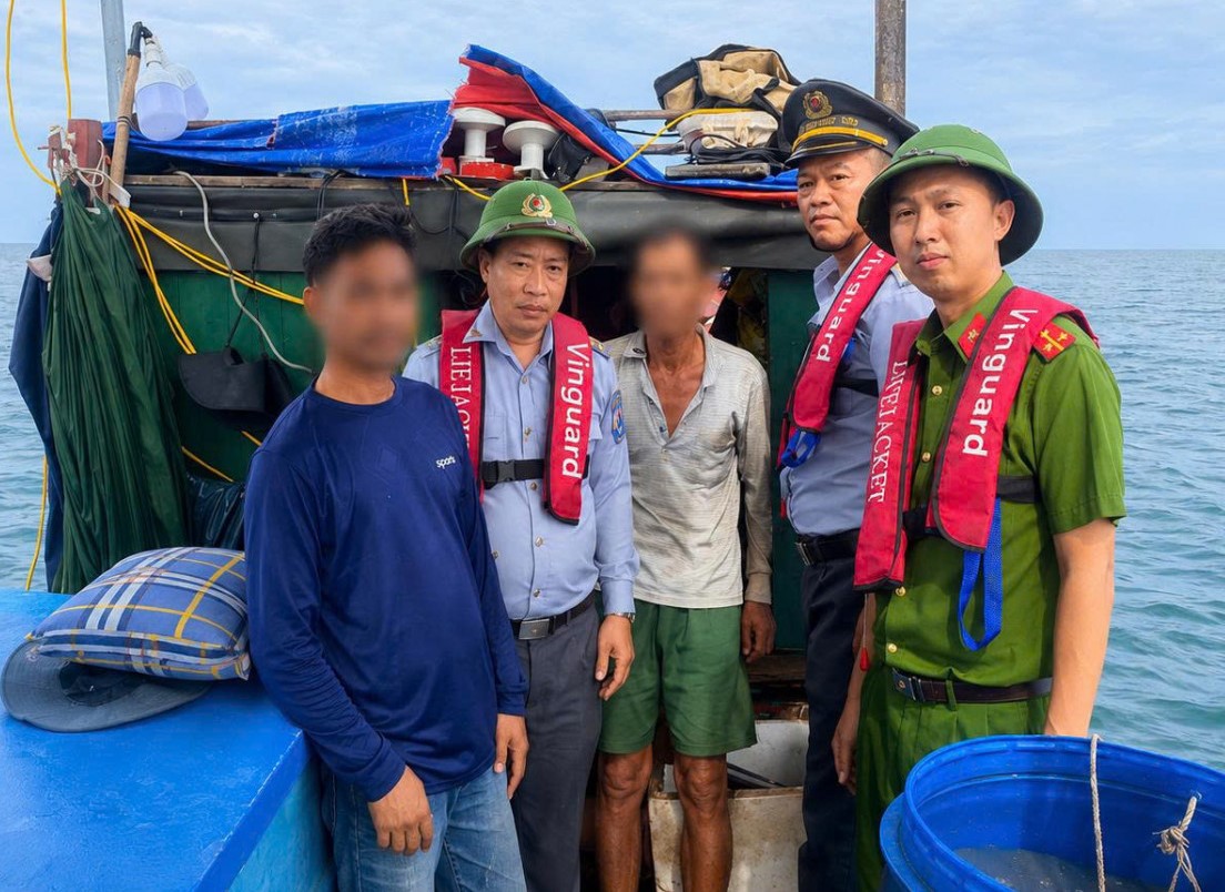 Phát hiện bè mảng lưu giữ trái phép 8 thiết bị giám sát hành trình tàu cá