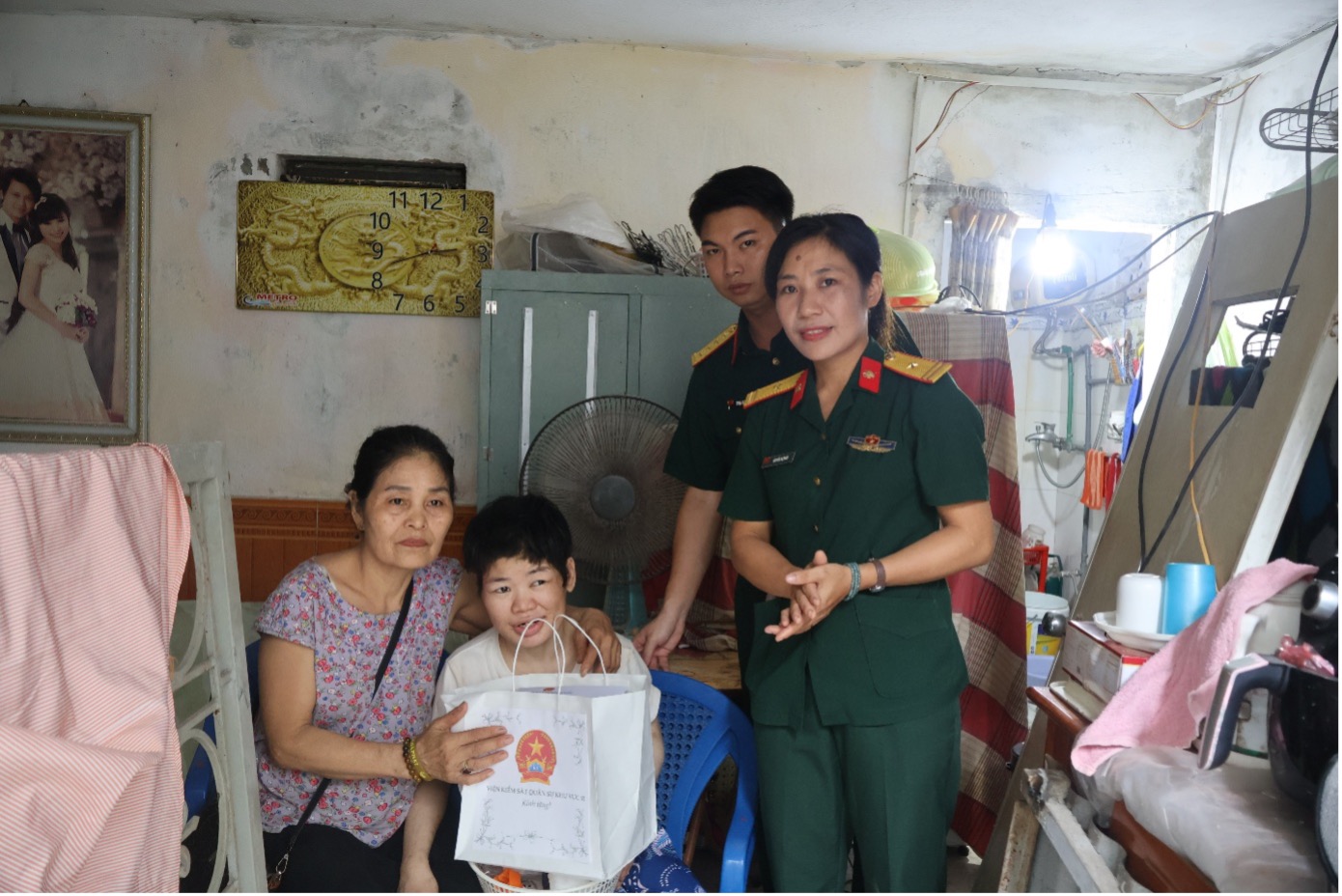Viện kiểm sát quân sự khu vực 32 tri ân gia đình chính sách, thân nhân liệt sĩ, thương binh