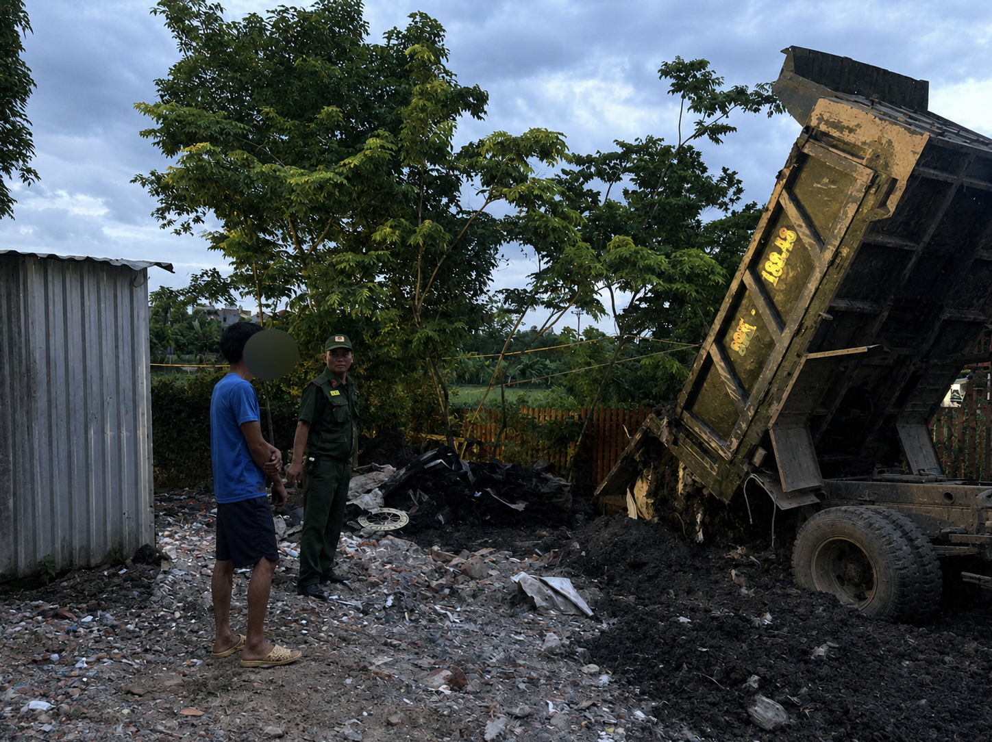 Liên tiếp phát hiện, ngăn chặn 2 trường hợp đổ chất thải không đúng nơi quy định