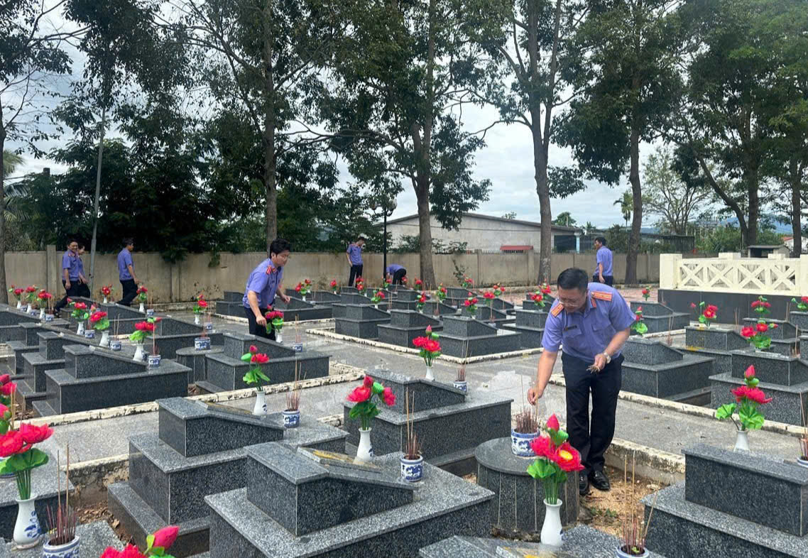 Viện kiểm sát dâng hương tưởng niệm các anh hùng liệt sĩ