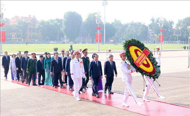 Lãnh đạo Đảng, Nhà nước tưởng niệm các Anh hùng liệt sĩ và viếng Chủ tịch Hồ Chí Minh