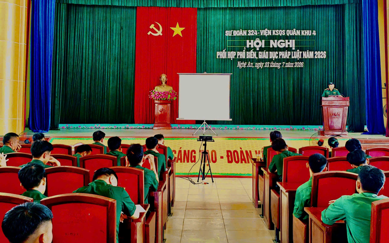 VKSQS Quân khu 4 tuyên truyền pháp luật tại Trung đoàn 335