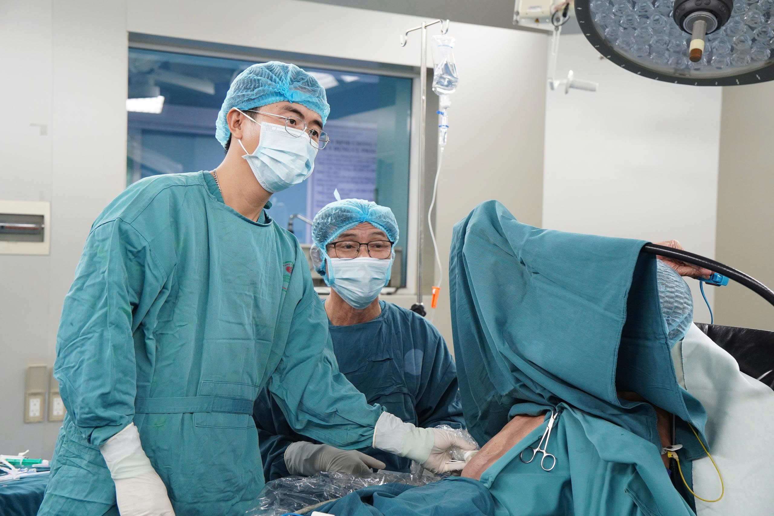 Bệnh viện Ung Bướu Đà Nẵng triển khai kỹ thuật đốt u gan bằng vi sóng