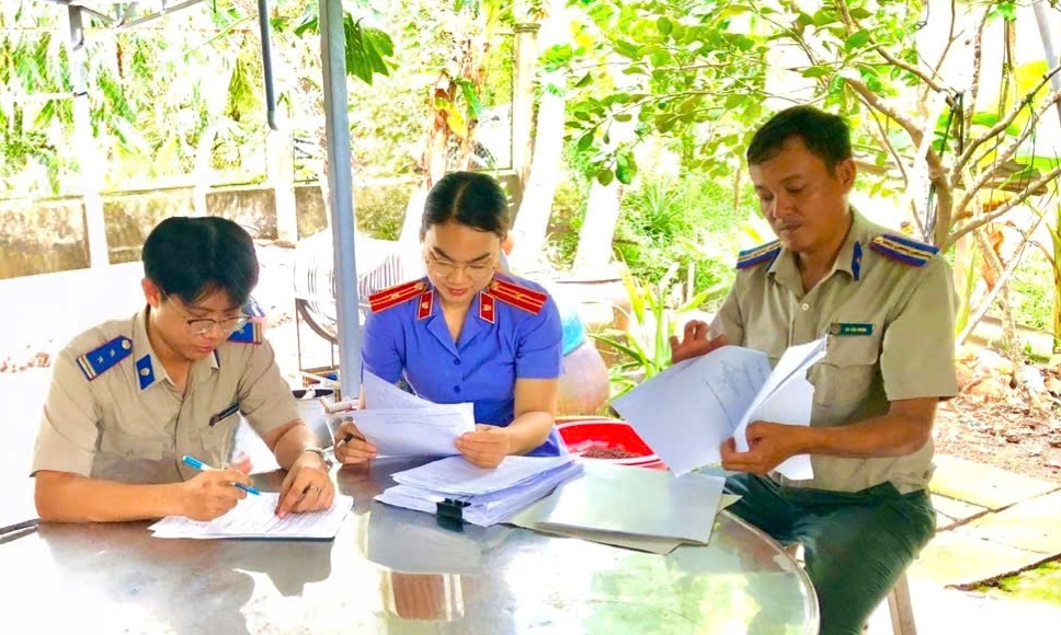 Kiểm sát việc cưỡng chế kê biên quyền sử dụng đất và tài sản gắn liền với đất