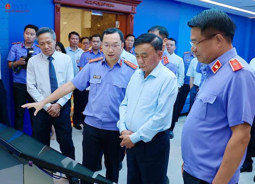 Đồng chí Trần Cẩm Tú, Thường trực Ban Bí thư làm việc với Ban Thường vụ Đảng ủy VKSND tối cao